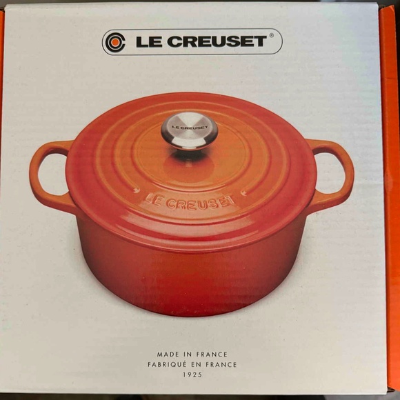 NIB Le Creuset 4.5 qt Signature Round Dutch Oven Flame orange - Picture 4 of 7